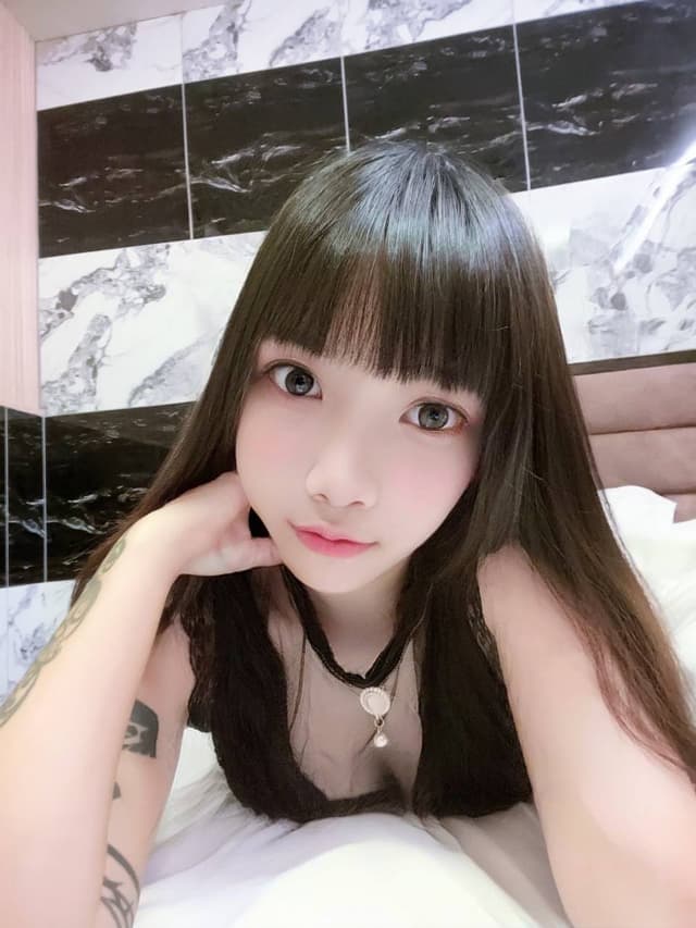 Sophisticated portrait of LUCKY, luxury companion in Bukit Indah 3. - small image