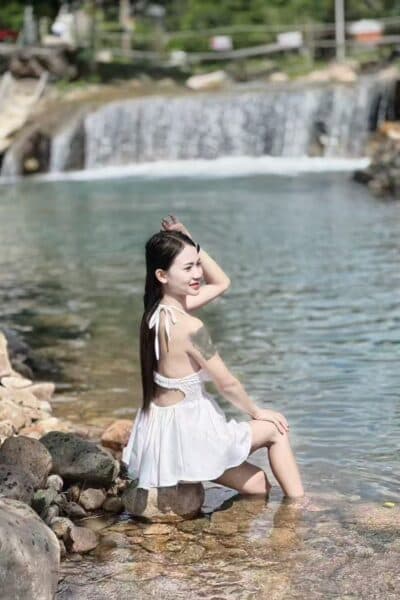 Girl CIU CIU 300 posing gracefully – available for massage companionship in JB Town 8.