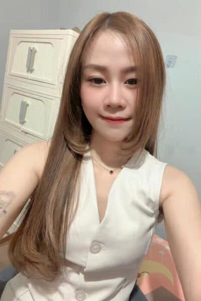 Girl Elegant photo of ELISA 318, your private massage escort in Bukit Indah 2.