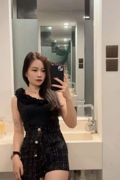 Girl Discreet and professional massage companion – ELISA 318 in Bukit Indah 2.