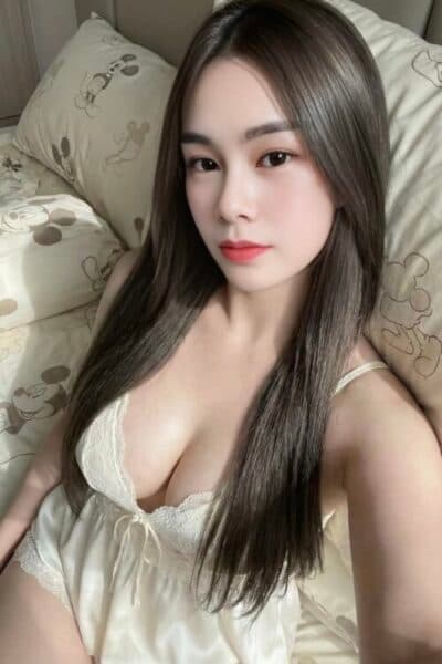 Girl Discreet and professional massage companion – FLAVIA in JB Town 1.