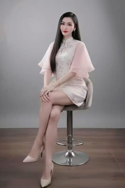 Girl FUJI posing gracefully – available for massage companionship in Nusa Bestari 1.