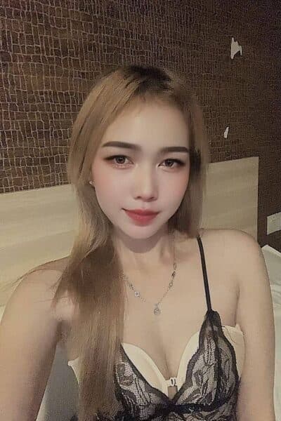 Girl Elegant photo of DEBBY, your private massage escort in Nusa Bestari 1.