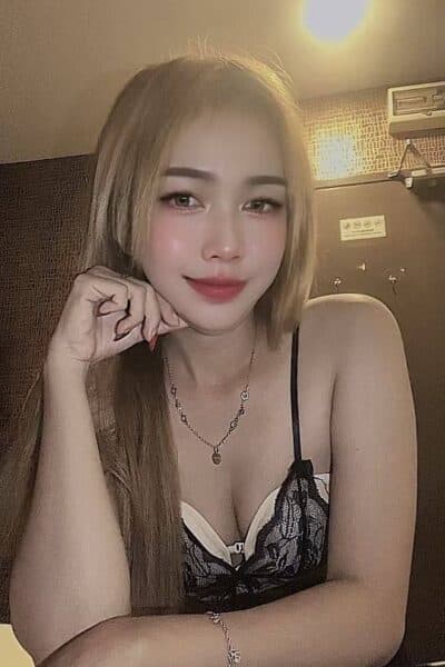 Girl DEBBY, luxury massage escort available in Nusa Bestari 1.
