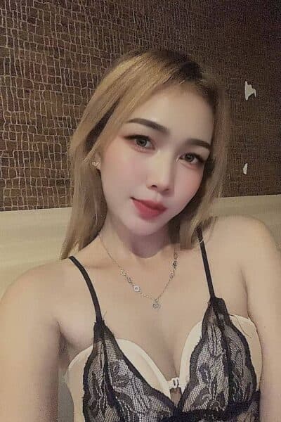 Girl Discreet and professional massage companion – DEBBY in Nusa Bestari 1.