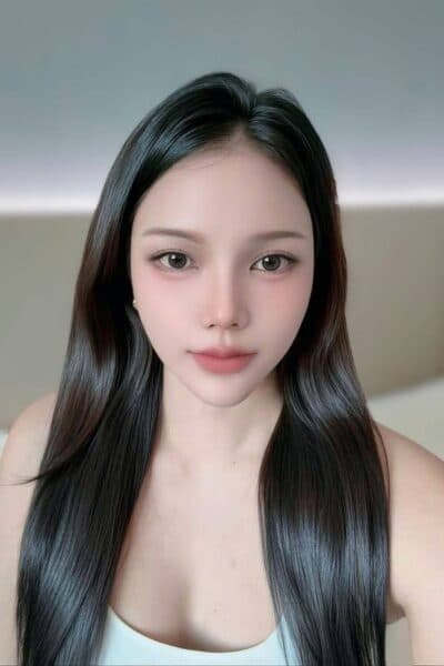 Girl Elegant photo of TINA, your private massage escort in Nusa Bestari 1.