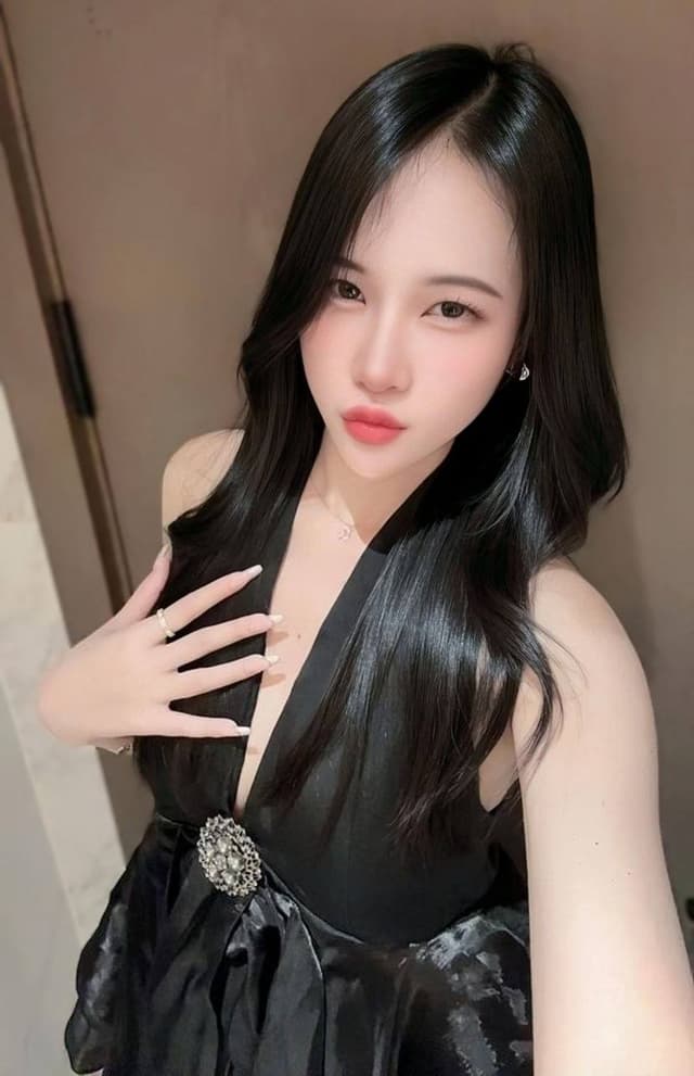 SODA posing gracefully – available for massage companionship in Nusa Bestari 1. - small image