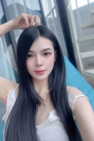 Girl Elegant photo of EVE, your private massage escort in Nusa Bestari 1.