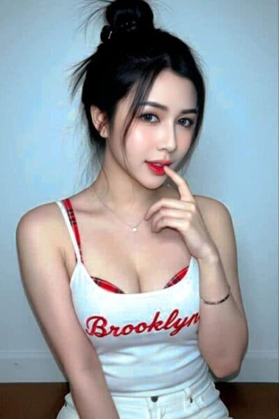 Girl Elegant photo of CAROL, your private massage escort in Bukit Indah 1.