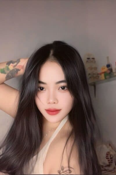 Girl Elegant photo of VIONA, your private massage escort in Nusa Bestari 1.