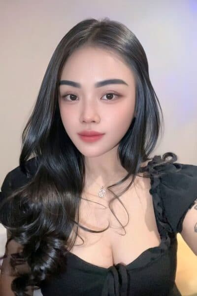 Girl Discreet and professional massage companion – VIONA in Nusa Bestari 1.