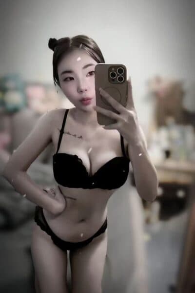 Girl A DA 6, luxury massage escort available in Permas 1.