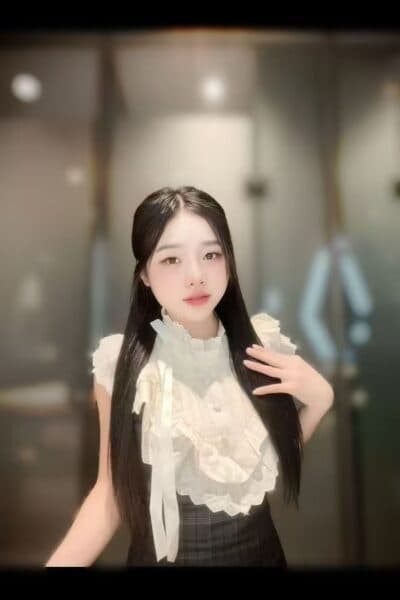 Girl MAY 9, luxury massage escort available in Permas 1.
