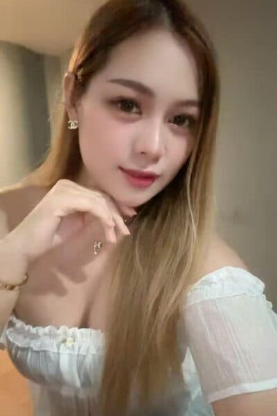 Girl KWAN 142, luxury massage escort available in Mount Austin 1.