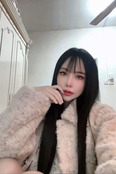 Girl PLOY, luxury massage escort available in Bukit Indah 1.
