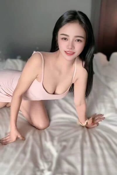 Girl Discreet and professional massage companion – VICKY in Nusa Bestari 1.