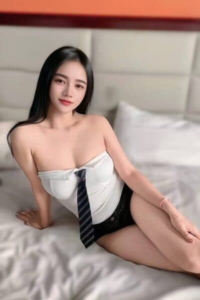 Girl Elegant photo of VICKY, your private massage escort in Nusa Bestari 1.