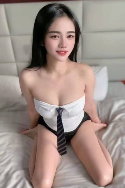 Girl VICKY, luxury massage escort available in Nusa Bestari 1.