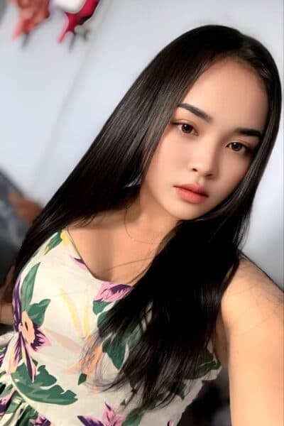 Girl VINDY 85 posing gracefully – available for massage companionship in JB Town 6.