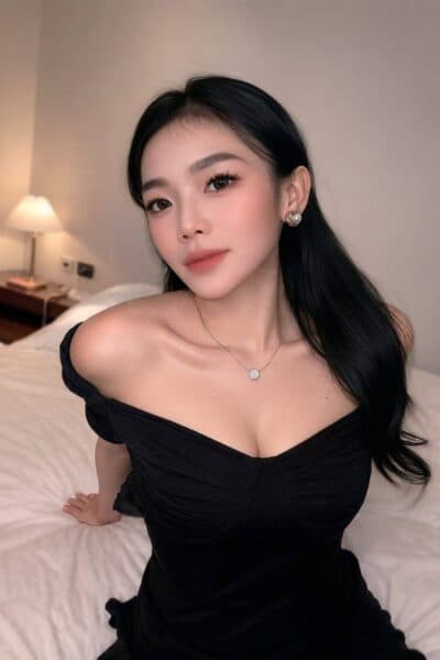 Girl Elegant photo of APRIL, your private massage escort in Nusa Bestari 1.