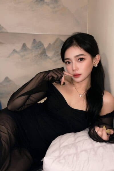 Girl APRIL, luxury massage escort available in Nusa Bestari 1.