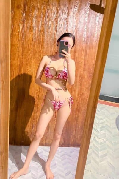 Girl BAIFERN posing gracefully – available for massage companionship in Bukit Indah 3.