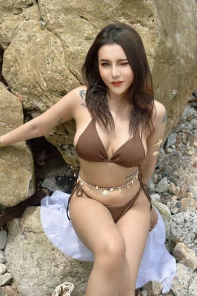 Girl SKY 323 posing gracefully – available for massage companionship in JB Town 6.
