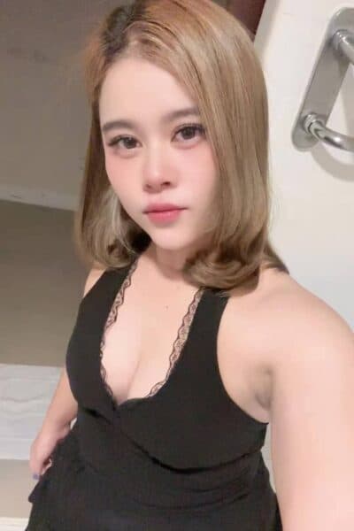 Girl IVY, offering relaxing massage companionship in Bukit Indah 3.
