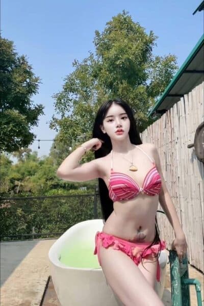 Girl LIN posing gracefully – available for massage companionship in Bukit Indah 3.