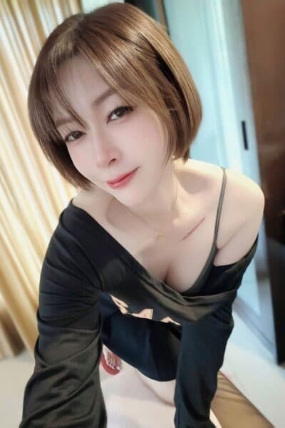 Girl Elegant photo of VIVI, your private massage escort in Nusa Bestari 1.