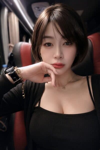 Girl VIVI, luxury massage escort available in Nusa Bestari 1.