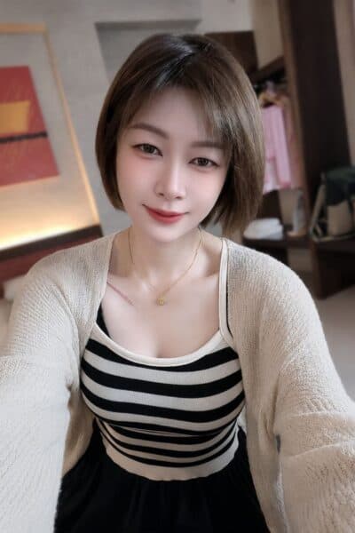 Girl Discreet and professional massage companion – VIVI in Nusa Bestari 1.