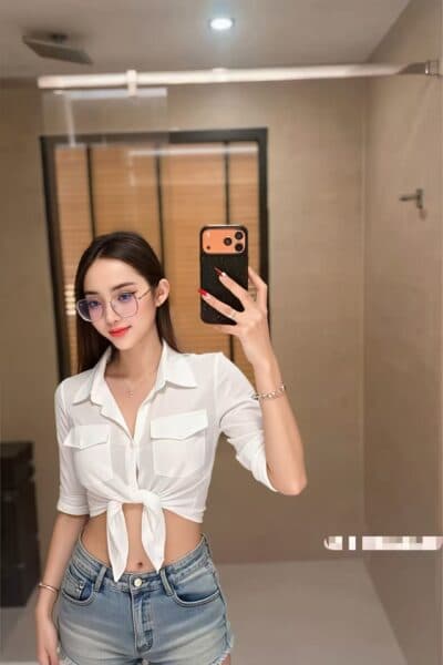 Girl FAR 617, luxury massage escort available in Bukit Indah 2.