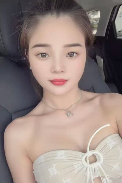 Girl Elegant photo of UU 82, your private massage escort in Permas 1.