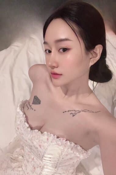 Girl Discreet and professional massage companion – CELINE in JB Town 5.