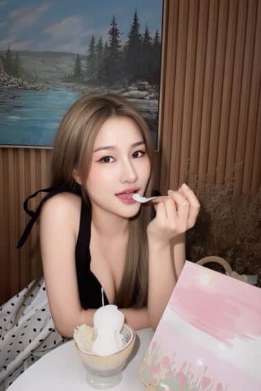 Girl Discreet and professional massage companion – RIN in JB Town 5.