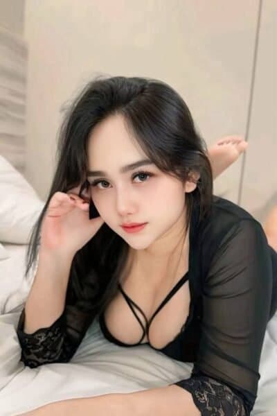 Girl NADIA posing gracefully – available for massage companionship in Bukit Indah 3.