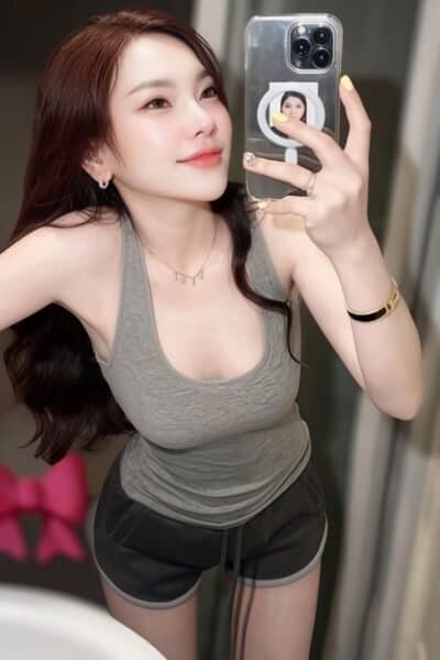 Girl MINNY 101 – trusted companion for private massage experiences in JB Town 6.
