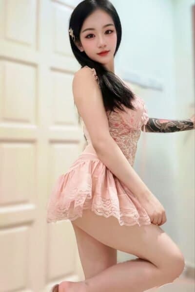 Girl ALISA 878 posing gracefully – available for massage companionship in JB Town 6.