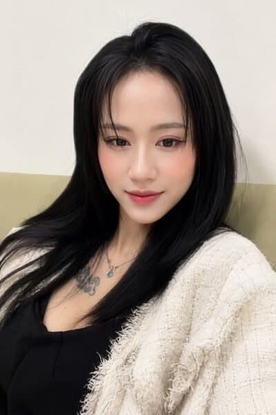Girl Discreet and professional massage companion – BENZ  666 in JB Town 6.
