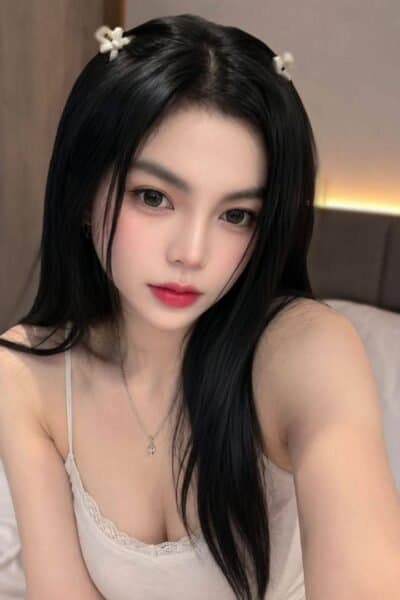 Girl Elegant photo of NONA, your private massage escort in Nusa Bestari 3.