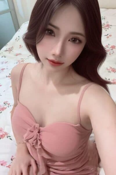 Girl JOLIE, luxury massage escort available in Bukit Indah 1.