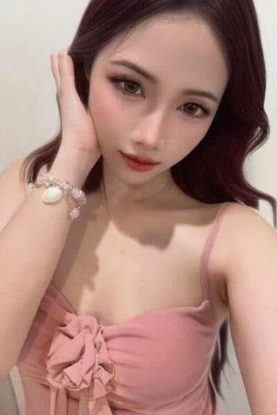 Girl Discreet and professional massage companion – JOLIE in Bukit Indah 1.
