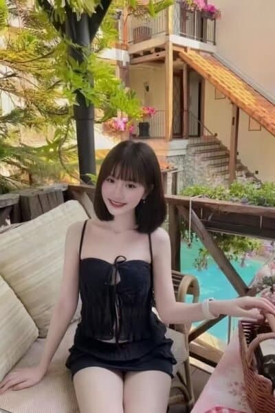 Girl Discreet and professional massage companion – XIAO MEI 166 in Permas 1.