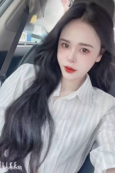 Girl CRYSTAL 299, luxury massage escort available in Permas 1.