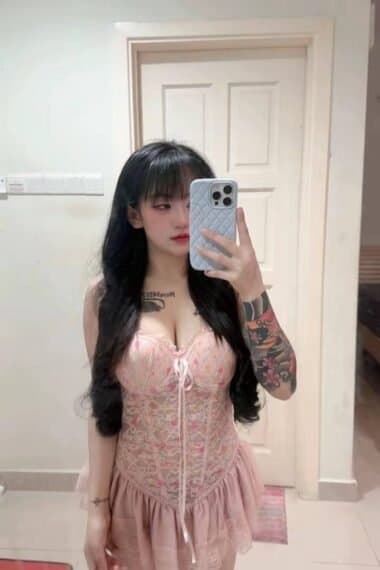 Girl Discreet and professional massage companion – MOMO in JB Town 5.