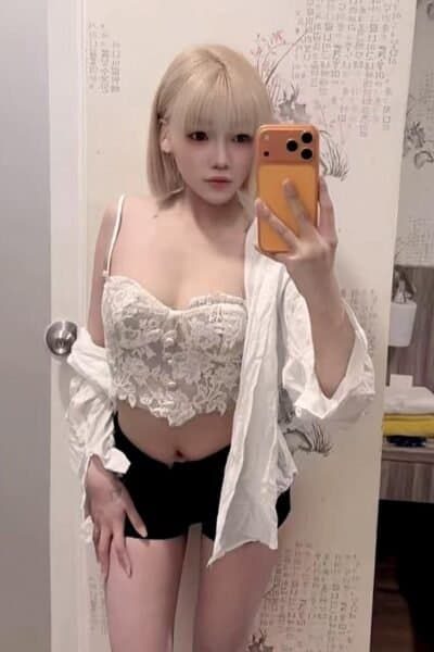 Girl QQ 657, luxury massage escort available in JB Town 2.