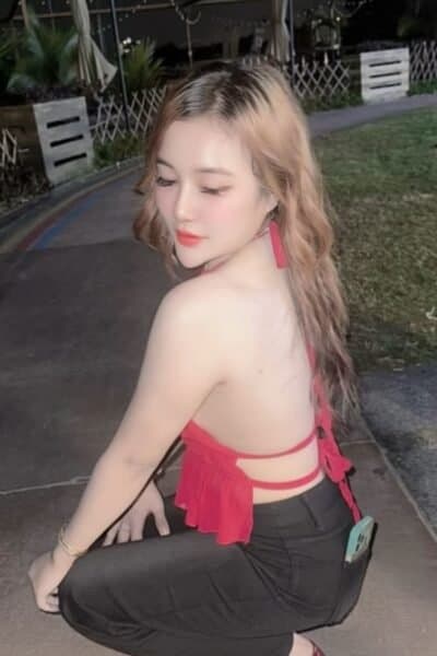 Girl MOOK 880 posing gracefully – available for massage companionship in JB Town 6.