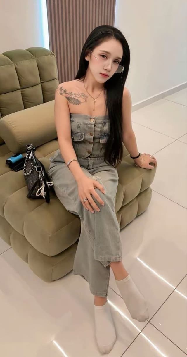 BB 890, professional massage escort ready to meet in JB Town 6. - small image