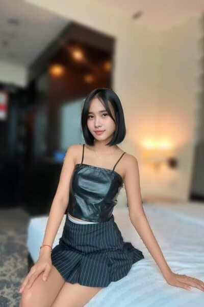 Girl Discreet and professional massage companion – CAREN 995 in Nusa Bestari 2.